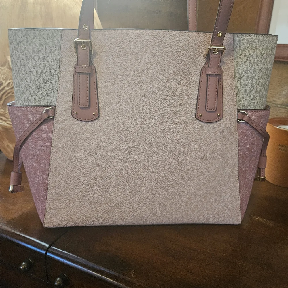 Michael Kors Pink and Whte Women's Tote Bag - Picture 4 of 12